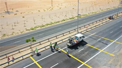 تواصل تطوير وتأهيل الطرق بمدينة زايد