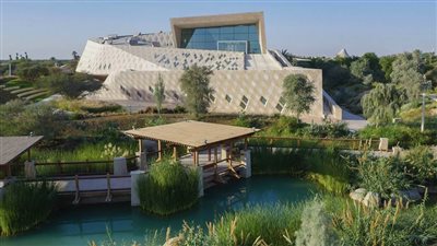 مركز الشيخ زايد لعلوم الصحراء يستقبل زواره بفيلم يجسد كفاح الأجداد