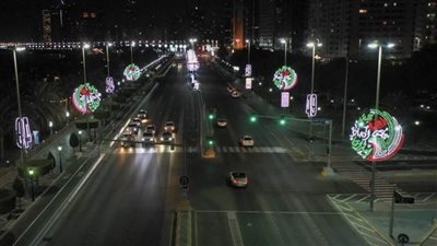 بلدية أبوظبي تزيّن العاصمة وضواحيها بـ 40 ألف علم و5200 تشكيل ضوئي