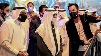 نهيان بن مبارك يزيح الستار عن أكبر لوحة فنية على القماش في العالم