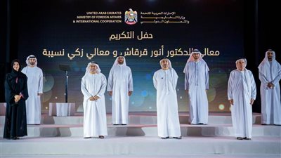 عبدالله بن زايد: أنور قرقاش وزكي نسيبة علمانِ باقيانِ في أعماقنا بما حققاه من إنجازات للدولة