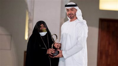 محمد بن زايد يكرم 12 شخصية بـ 