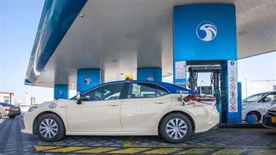 أدنوك للتوزيع توقع صفقة حصرية لتزويد أكثر من 3,000 مركبة من أسطول مؤسسة 