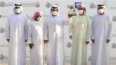 مزاينة مدينة زايد بمهرجان الظفرة تواصل مسابقاتها وسط منافسات قوية بين مُلاك الإبل