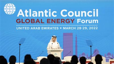 سهيل المزروعي وسلطان الجابر يستعرضان التحولات العالمية في القطاع