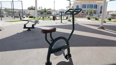 تركيب وحدات رياضية بحدائق منطقة الظفرة