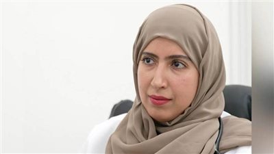 إيمان الشامسي أول طبيبة إماراتية وعربية ضمن فريق 