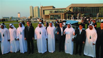 دبي تحتضن أولى رحلات السيارة الطائرة الكهربائية 