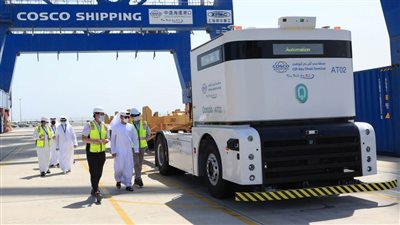 محطة كوسكو أبوظبي للحاويات وميناء خليفة يطلقان أول نظام للشاحنات ذاتية القيادة في الموانئ بالمنطقة