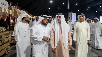 نهيان بن مبارك يزور مهرجان ومزاد ليوا للتمور
