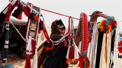 الأسر المنتجة تحقق عوائد تسويقية من بيع مستلزمات الإبل في 