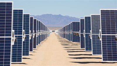 الإمارات .. مكانة عالمية في تعزيز مزيج الطاقة والحد من الانبعاثات الكربونية