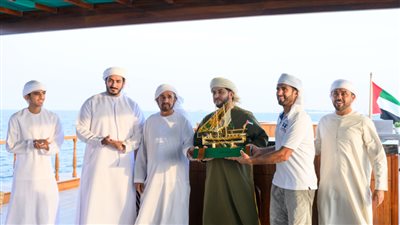 حمدان بن زايد يتوج المحمل 