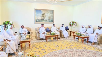 منصور بن زايد يشهد منافسات جائزة زايد الكبرى لسباقات الهجن 2022