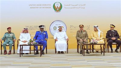 سيف بن زايد يلتقي قادة الشرطة والأمن العرب المجتمعين في أبوظبي