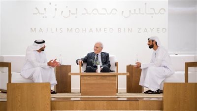 سيف بن زايد يشهد محاضرة 