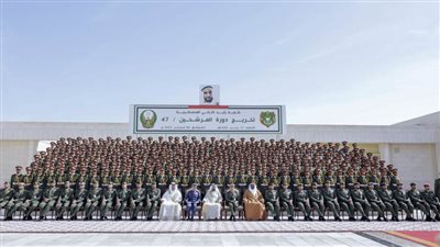 محمد بن راشد يشهد تخريج الدورة الـ47 من المرشحين الضباط في كلية زايد الثاني العسكرية