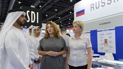 سيف بن زايد يزور معرض ومؤتمر 