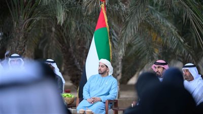 حمدان بن زايد يستقبل عددا من المواطنين في محضر كيه بمدينة ليوا