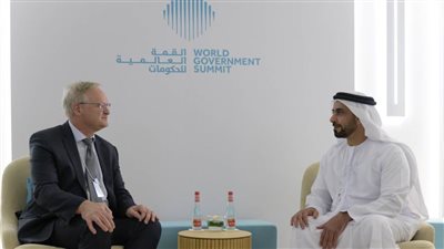 ‎على هامش القمة العالمية للحكومات.. سيف بن زايد يلتقي المستشار العام العالمي لشركة 