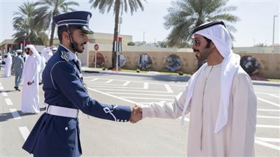خليفة بن طحنون يشارك أبناء الشهداء حفل تخرجهم من كلية الشرطة في أبوظبي