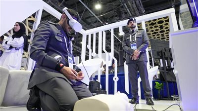 ‎شرطة أبوظبي تستعرض مشاريع 