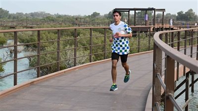 مشاركة واسعة في سباق الجري بمهرجان الظفرة البحري