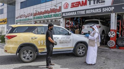 بلدية منطقة الظفرة تنفذ زيارات تفتيشية وتوعوية على الورش الصناعية