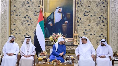 حمدان بن زايد يستقبل المهنئين بشهر رمضان الفضيل
