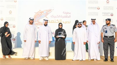 تتويج الفائزين ببطولة الظفرة الكبرى لصيد الكنعد