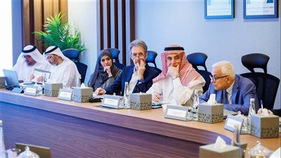 المجلس العلمي لجامعة محمد بن زايد للعلوم الإنسانية يقر مبادرات وبرامج أكاديمية