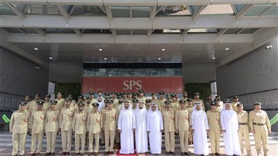 سيف بن زايد يزور مركز شرطة المرقبات