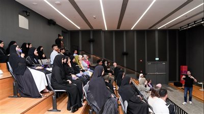 مدرسة 42 أبوظبي تنظم جولة تعريفية في حرمها لطلبة الجامعات بالدولة