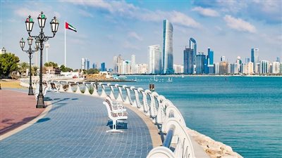 أبوظبي تنعش سياحتها الصيفية بالوجهات المائية والثلجية