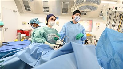 مستشفى توام ينجح في إجراء عملية معقدة لمريض في العقد الرابع