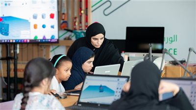 جامعة الإمارات تنظم ورشا تدريبية لطلبة المدارس ضمن برنامج 