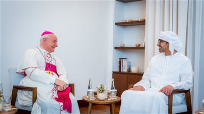 عبدالله بن زايد يستقبل رئيس الأكاديمية البابوية للحياة