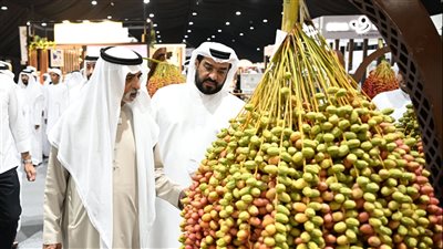 نهيان بن مبارك يزور مهرجان ليوا للرطب