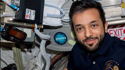 سلطان النيادي يُثري معلومات طلاب الإمارات حول الفضاء عبر جلسات الاتصالات اللاسلكية