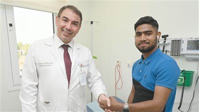 مستشفى توام يعيد لمريض إبهامه بعد بتره إثر حادث عمل