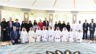 خلال لقائه خريجي برنامج جسور الدولي.. نهيان بن مبارك: رئيس الدولة يضع ثقته بشباب الإمارات وننتظر منكم الكثير