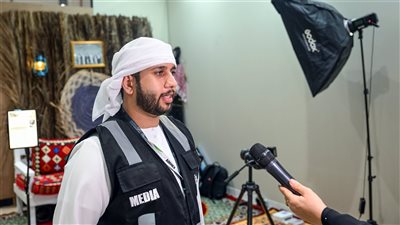 تجسيد التراث الإماراتي في صور تذكارية بـ