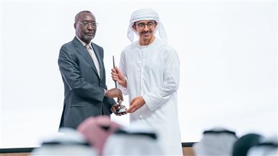 عبدالله بن زايد يطلق استراتيجية وزارة الخارجية ويكرم الفائزين بجائزة وزير الخارجية للتميز