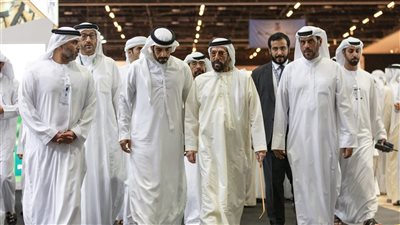 طحنون بن محمد يزور معرض أبوظبي للصيد والفروسية