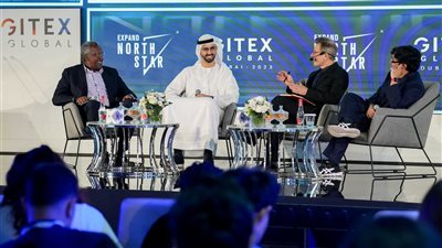 عمر سلطان العلماء يسلط الضوء على حوكمة الذكاء الاصطناعي ولوائحه التنظيمية في الدولة خلال 