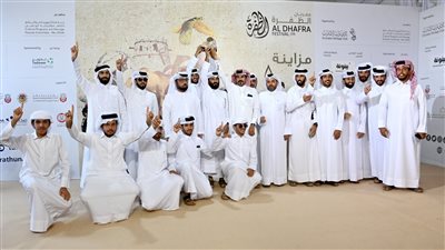 تتويج الفائزين في مزاينة سويحان بمهرجان الظفرة