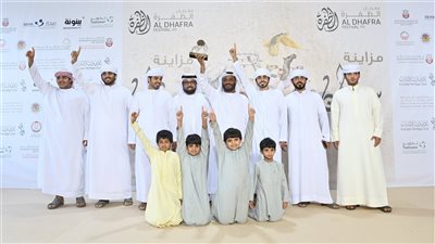 تتويج الفائزين في مزاينة سويحان بمهرجان الظفرة