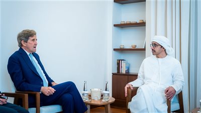 عبدالله بن زايد يستقبل جون كيري ويبحثان ملف المناخ واستعدادات 