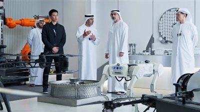 خالد بن محمد بن زايد يطّلع على أحدث الابتكارات التي تعرضها الشركات في معرض دبي للطيران 2023