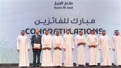 هزاع بن طحنون يطلع على أجنحة مهرجان العين للكتاب ويكرم الفائزين بالدورة الثانية من جائزة 